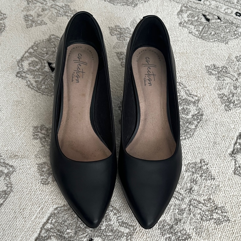 Clarks Black Pointed Toe Heels size 7